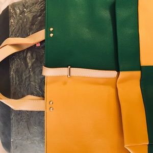 Handbag with zipper & inside pocket.Measures: L 18 1/2” cx H 11” x 5” base.